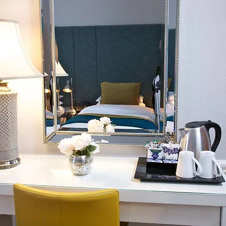 Hayes Hotel 3*