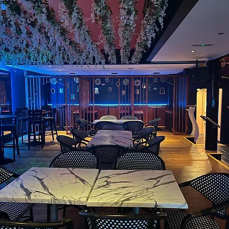 Hayes Hotel 3*